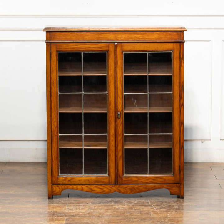 シンプルなフォルムにオーク材の質感が味わい深い ガラス ブックケース /25G