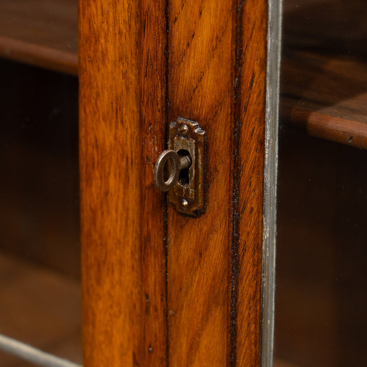 シンプルなフォルムにオーク材の質感が味わい深い ガラス ブックケース /25G