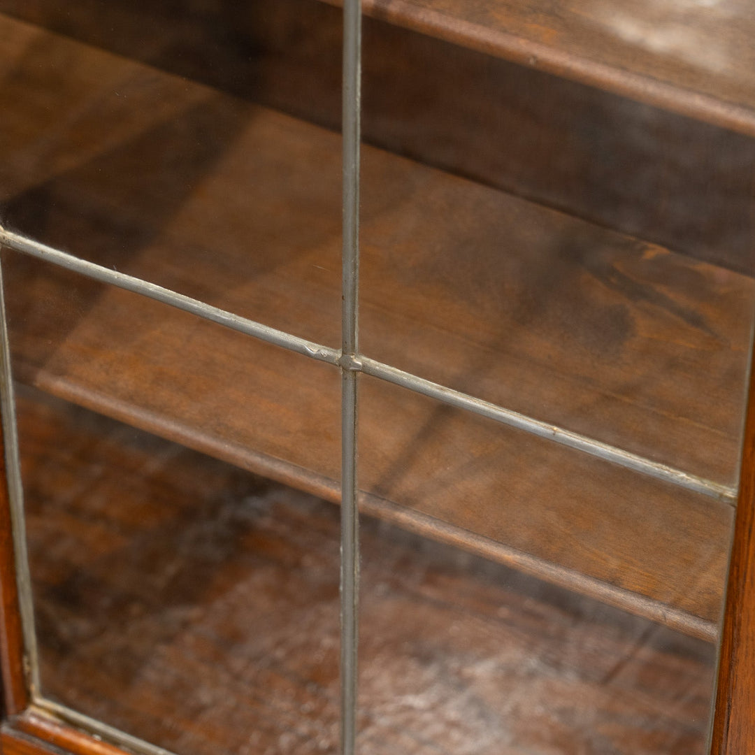 シンプルなフォルムにオーク材の質感が味わい深い ガラス ブックケース /25G