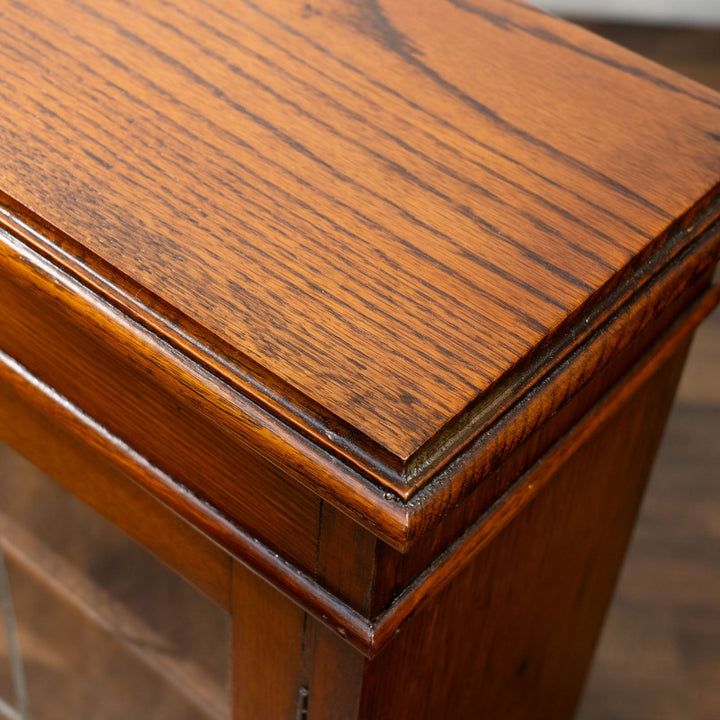 シンプルなフォルムにオーク材の質感が味わい深い ガラス ブックケース /25G