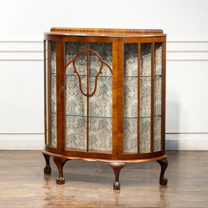 クロウ&ボールのカブリオールレッグが気品ある佇まい ハーフムーン ガラスキャビネット /25G