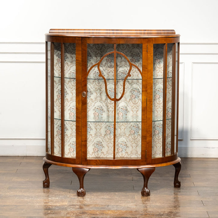 クロウ&ボールのカブリオールレッグが気品ある佇まい ハーフムーン ガラスキャビネット /25G