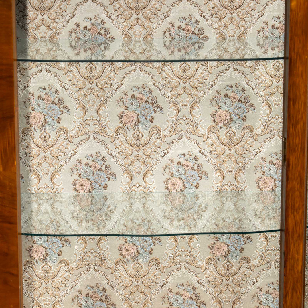 クロウ&ボールのカブリオールレッグが気品ある佇まい ハーフムーン ガラスキャビネット /25G