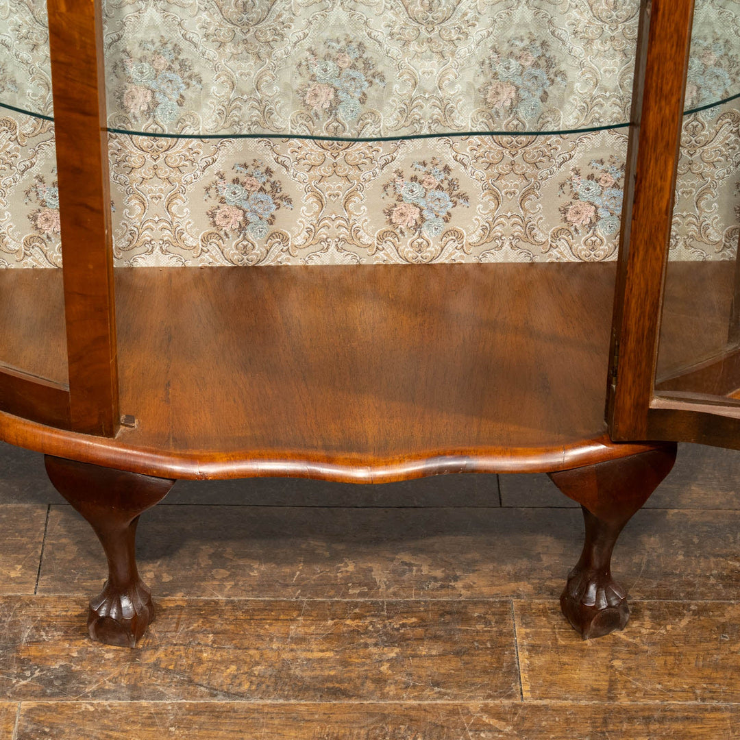 クロウ&ボールのカブリオールレッグが気品ある佇まい ハーフムーン ガラスキャビネット /25G