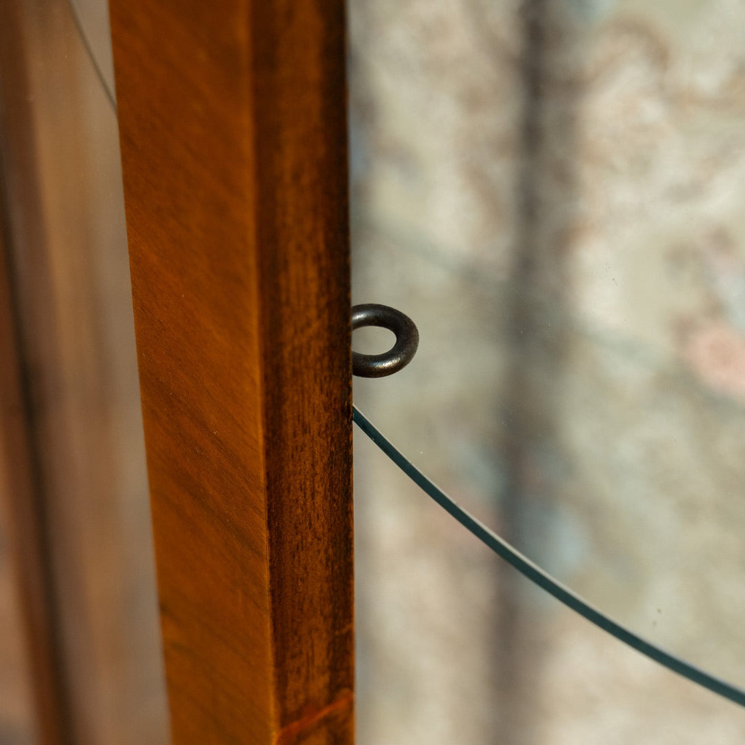 クロウ&ボールのカブリオールレッグが気品ある佇まい ハーフムーン ガラスキャビネット /25G