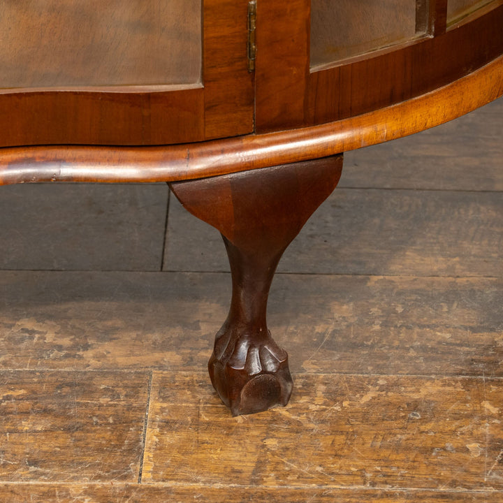 クロウ&ボールのカブリオールレッグが気品ある佇まい ハーフムーン ガラスキャビネット /25G