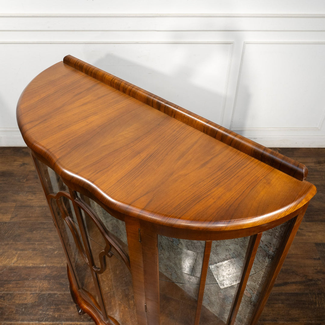 クロウ&ボールのカブリオールレッグが気品ある佇まい ハーフムーン ガラスキャビネット /25G