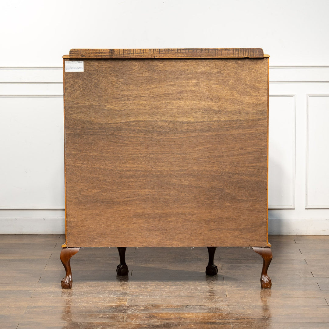 クロウ&ボールのカブリオールレッグが気品ある佇まい ハーフムーン ガラスキャビネット /25G