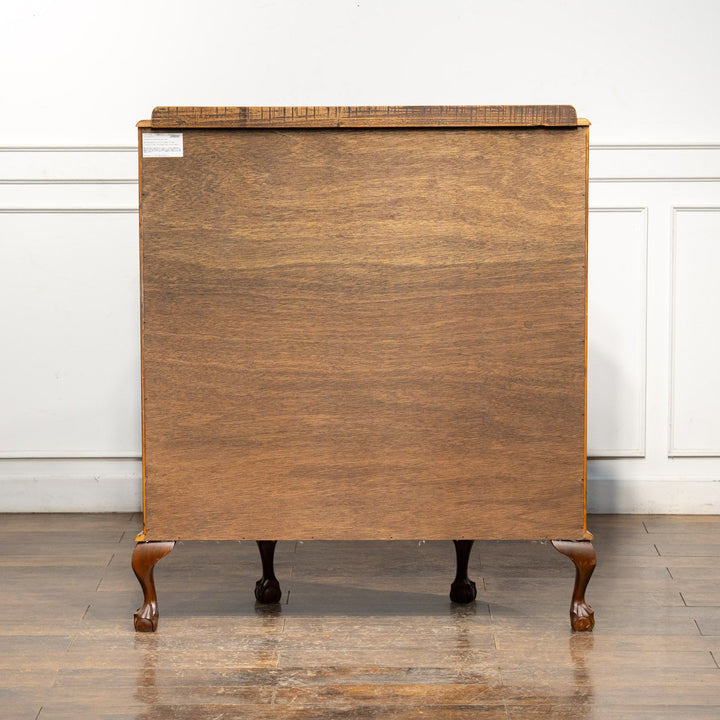 クロウ&ボールのカブリオールレッグが気品ある佇まい ハーフムーン ガラスキャビネット /25G