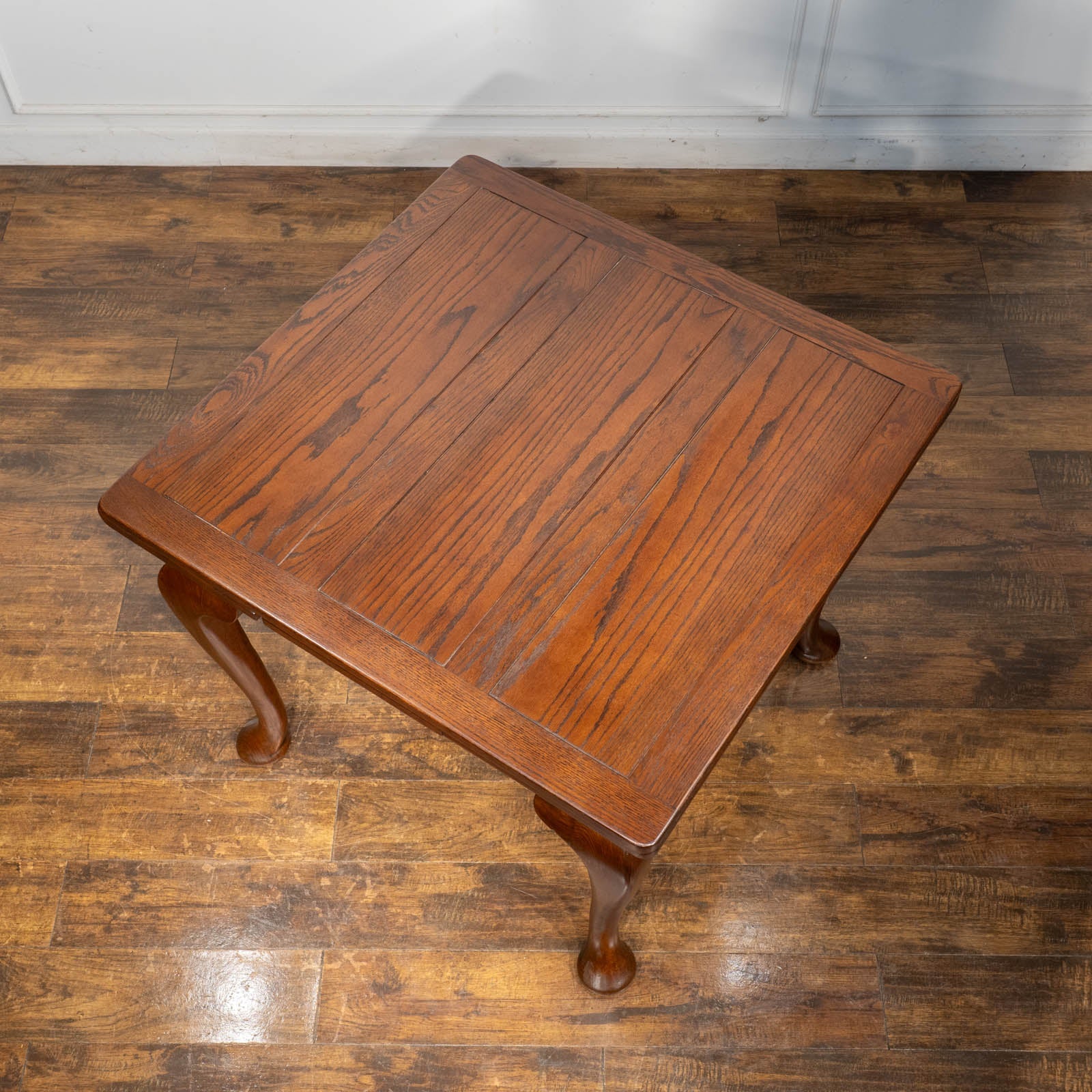 艶やかなカブリオールレッグが存在感を醸し出す オーク ドローリーフ