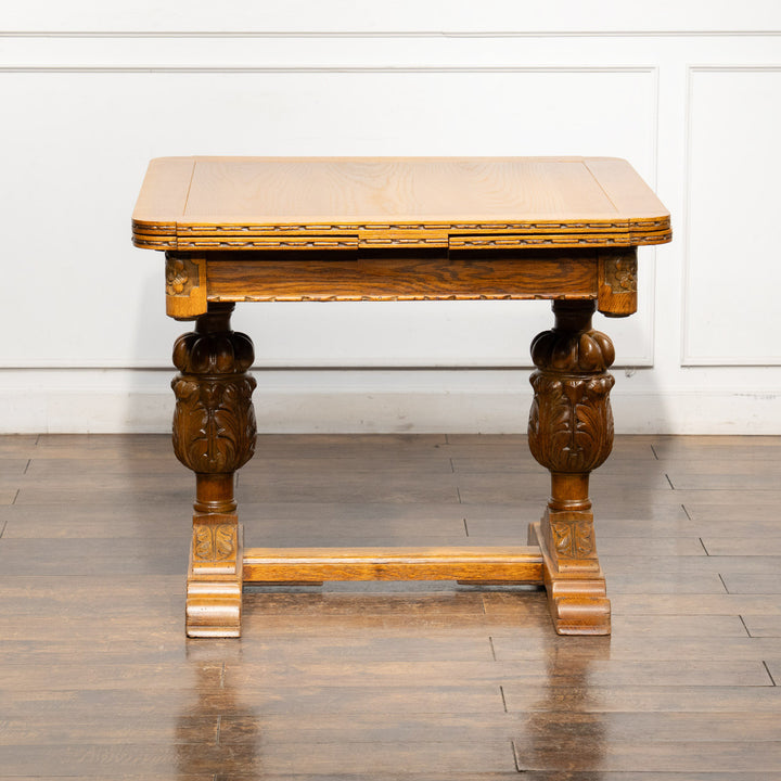 繊細で美しい彫刻のバルボスレッグが目を惹く ドローリーフ 伸長式ダイニングテーブル /25G-C