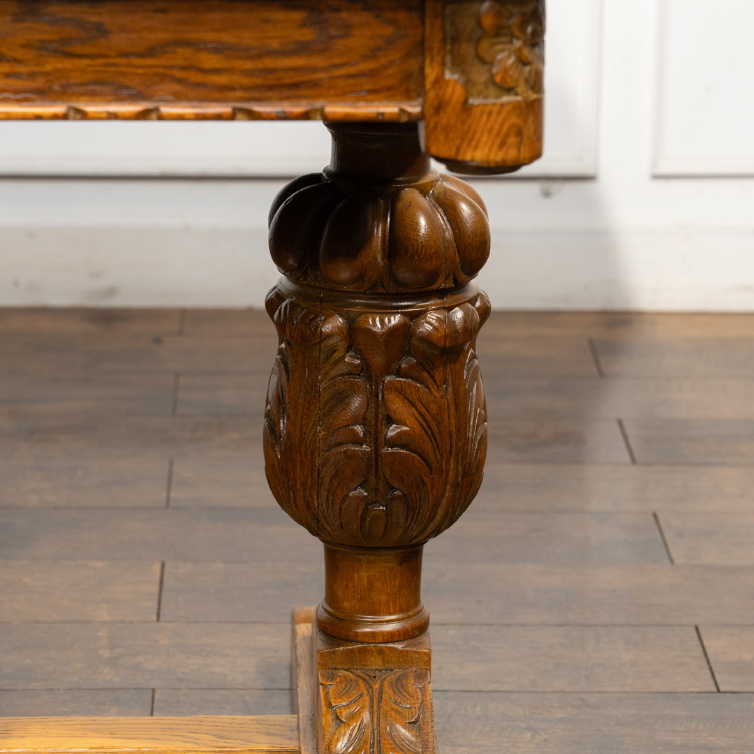 繊細で美しい彫刻のバルボスレッグが目を惹く ドローリーフ 伸長式ダイニングテーブル /25G-C