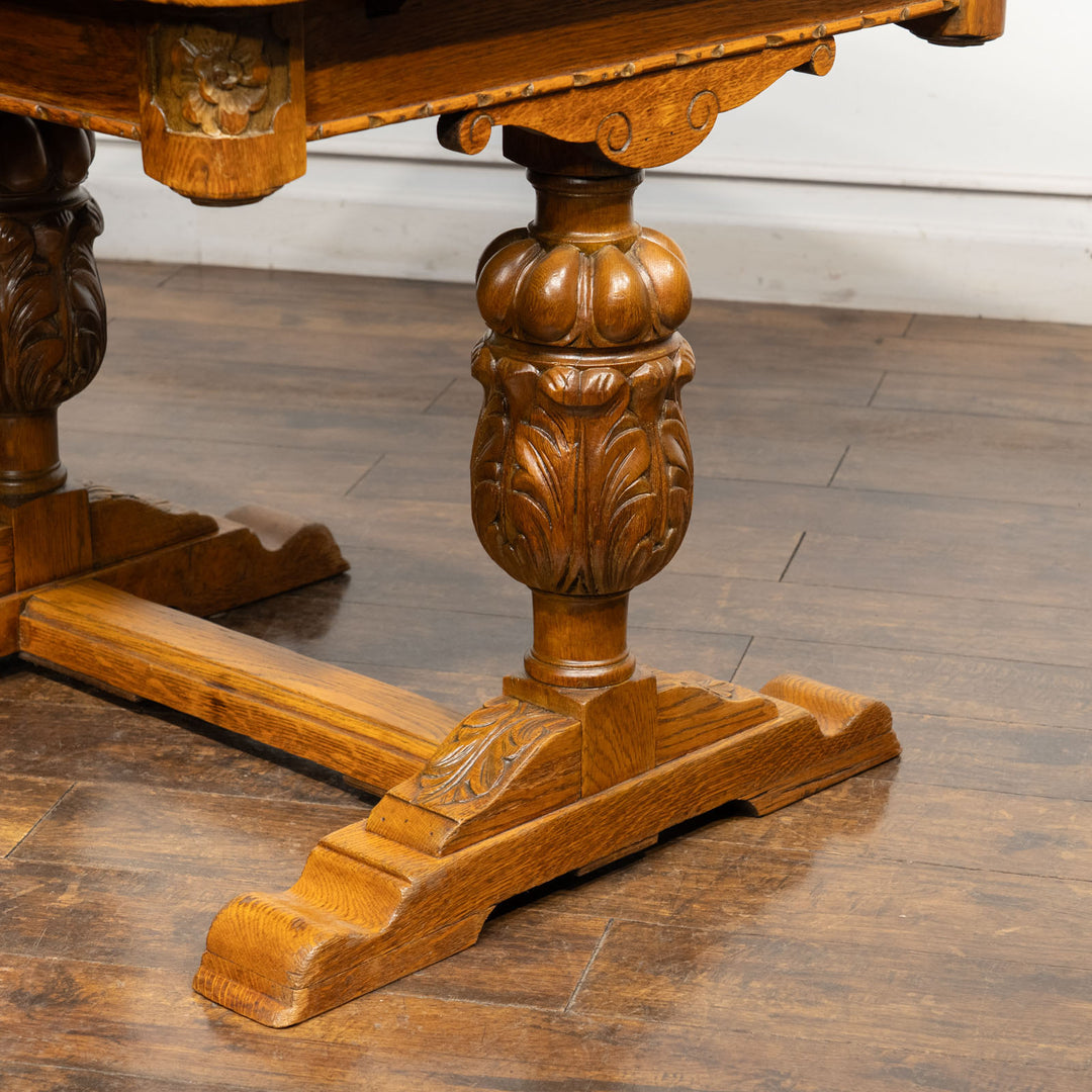 繊細で美しい彫刻のバルボスレッグが目を惹く ドローリーフ 伸長式ダイニングテーブル /25G-C