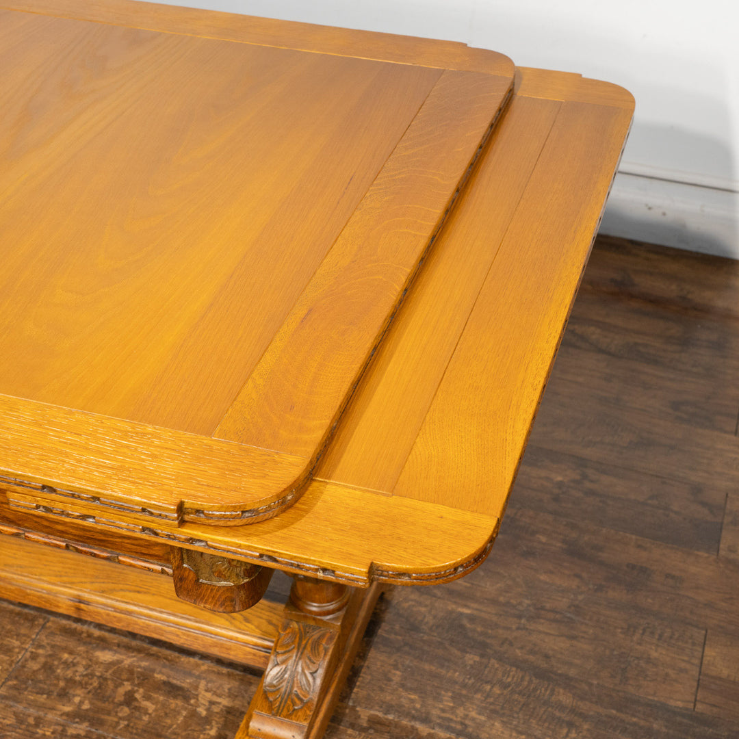 繊細で美しい彫刻のバルボスレッグが目を惹く ドローリーフ 伸長式ダイニングテーブル /25G-C