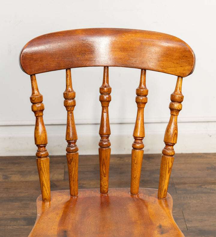 素朴なカントリースタイルと艶やかな飴色がマッチした スピンドルバック ウィンザーチェア /25G