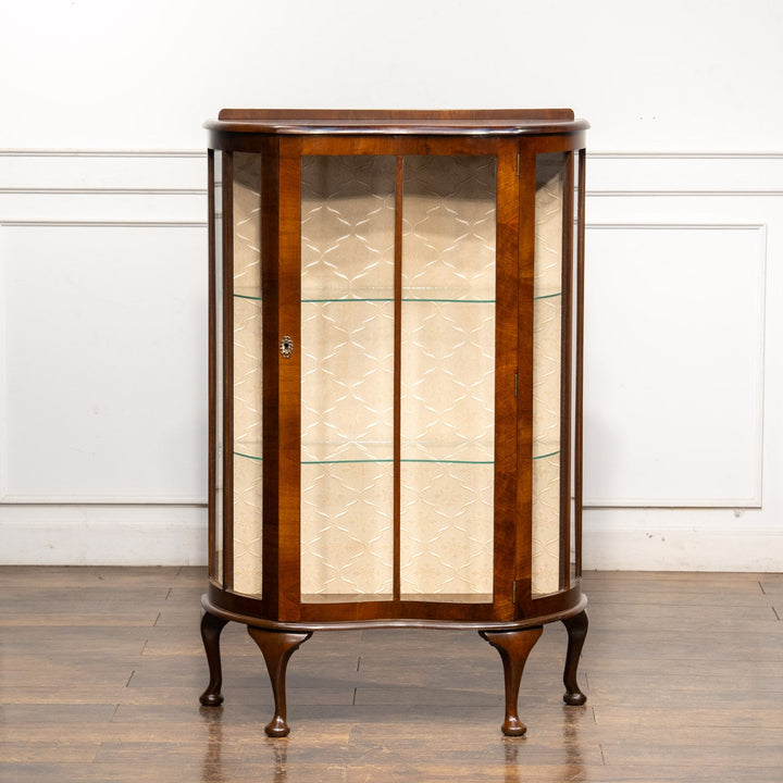 曲線のフロントデザインが優雅 ハーフムーンスタイル ガラスキャビネット /25G