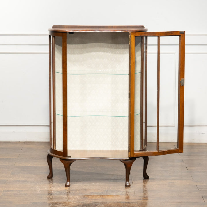 曲線のフロントデザインが優雅 ハーフムーンスタイル ガラスキャビネット /25G-B