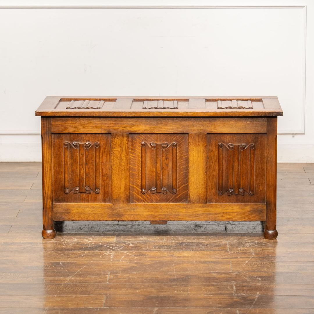 リネンフォールドの装飾が目を惹く 便利な収納付きベンチ オーク ブランケットボックス コファー /25G