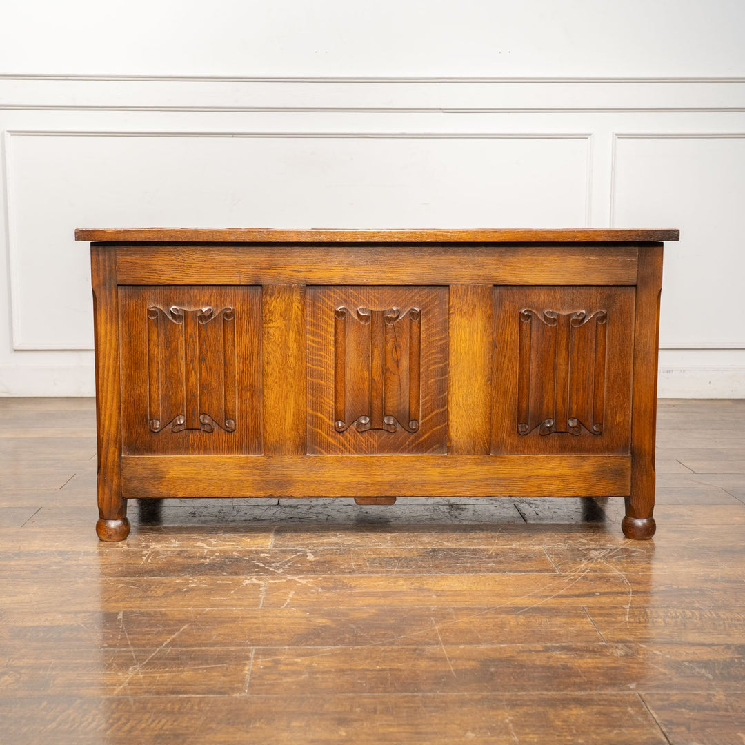 リネンフォールドの装飾が目を惹く 便利な収納付きベンチ オーク ブランケットボックス コファー /25G