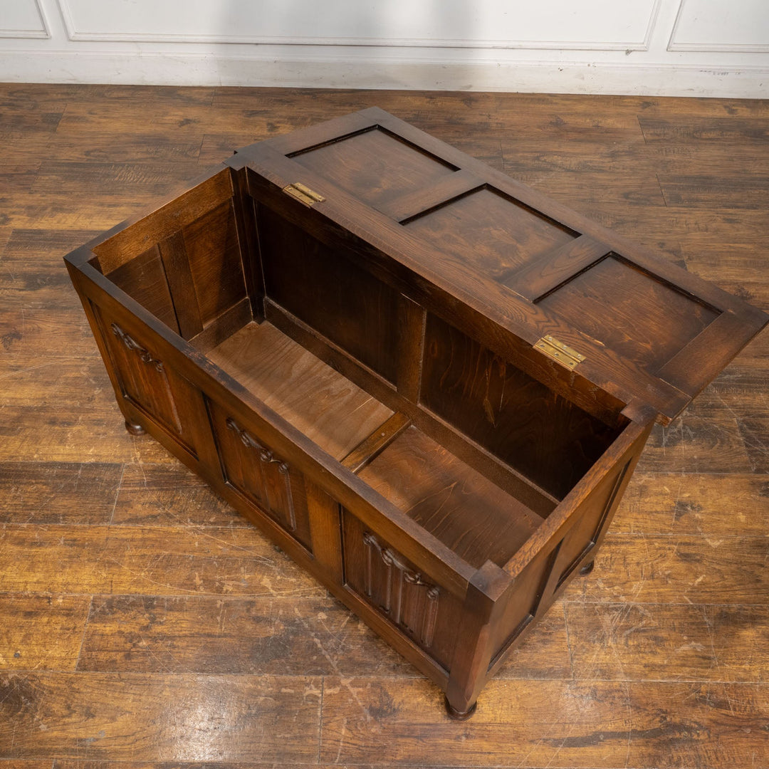 リネンフォールドの装飾が目を惹く 便利な収納付きベンチ オーク ブランケットボックス コファー /25G