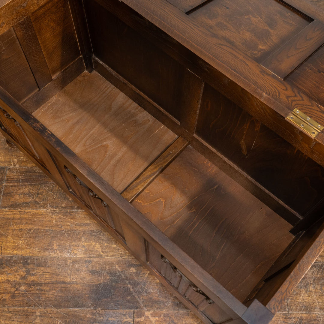 リネンフォールドの装飾が目を惹く 便利な収納付きベンチ オーク ブランケットボックス コファー /25G