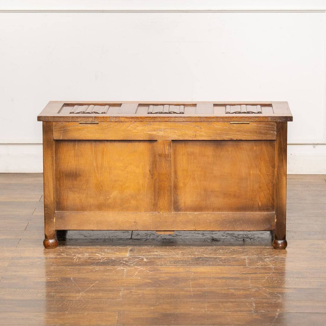 リネンフォールドの装飾が目を惹く 便利な収納付きベンチ オーク ブランケットボックス コファー /25G