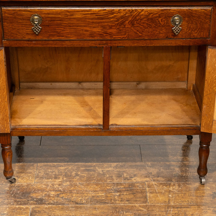 モダンなデザインのハンドルがアクセント キャスター付き サイドボード /25G