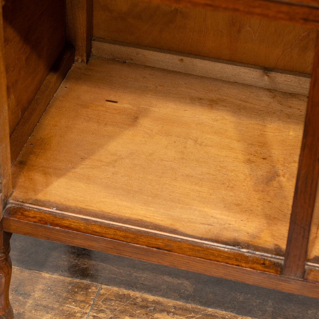 モダンなデザインのハンドルがアクセント キャスター付き サイドボード /25G