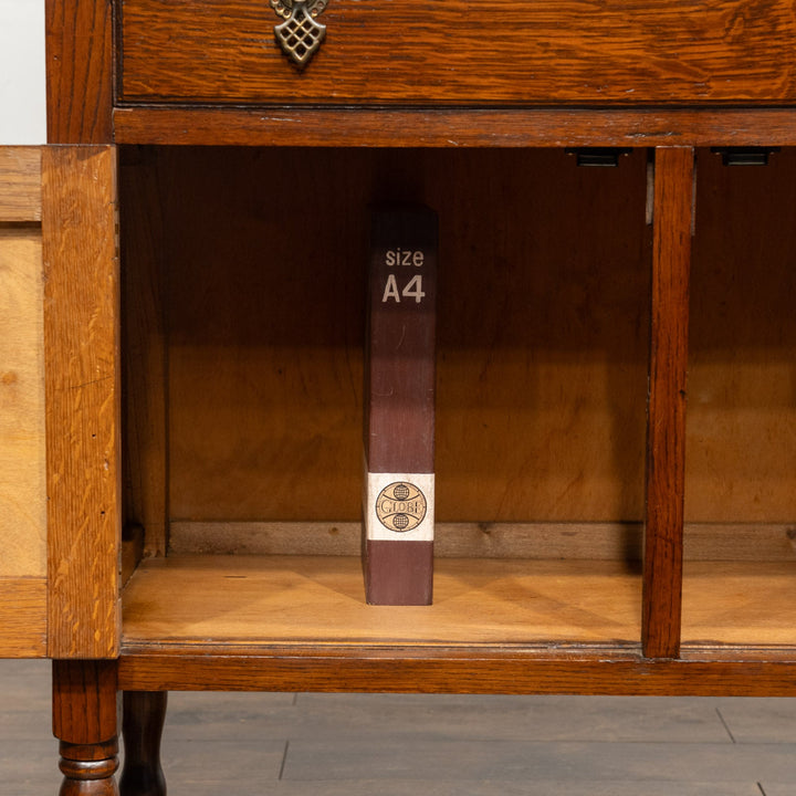 モダンなデザインのハンドルがアクセント キャスター付き サイドボード /25G