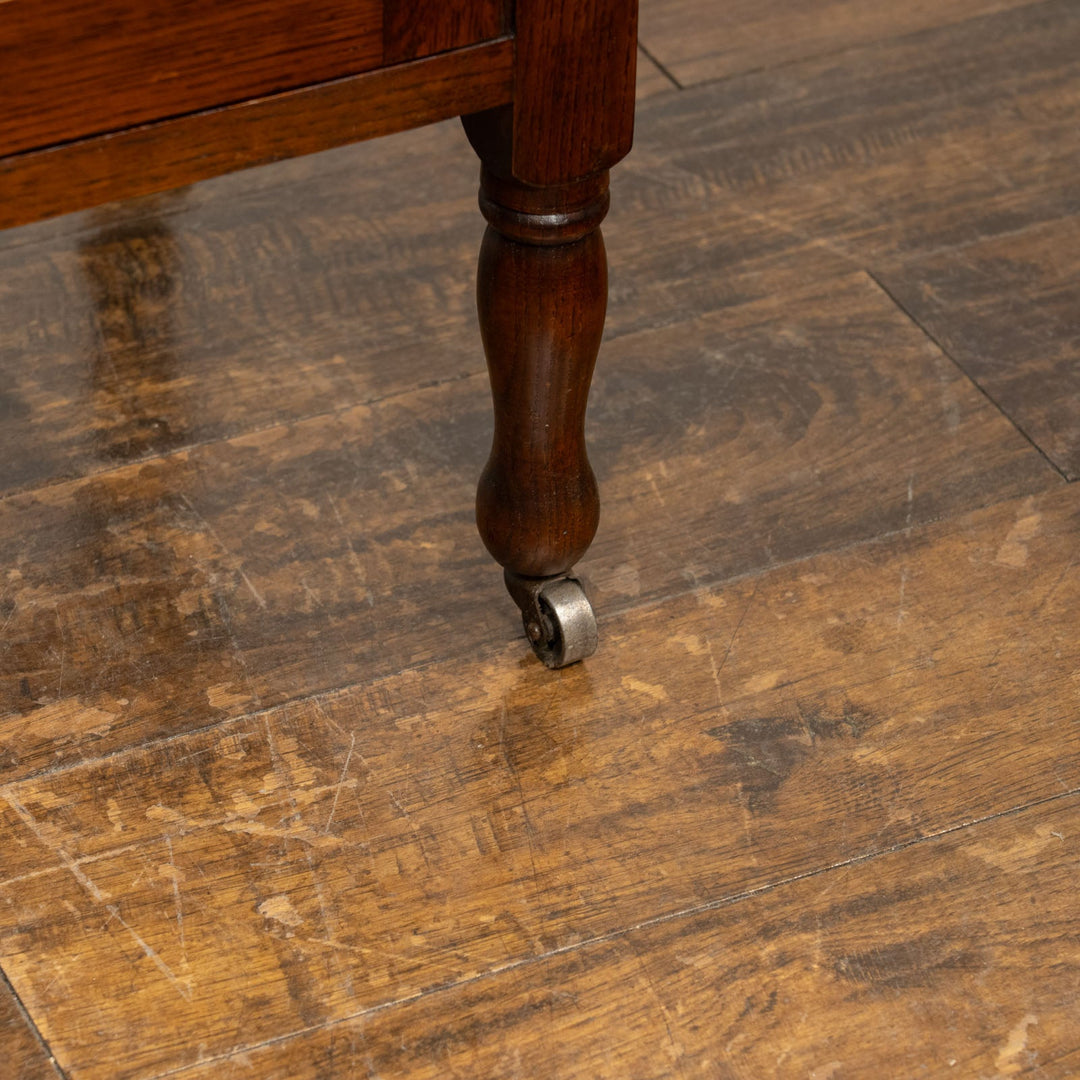 モダンなデザインのハンドルがアクセント キャスター付き サイドボード /25G