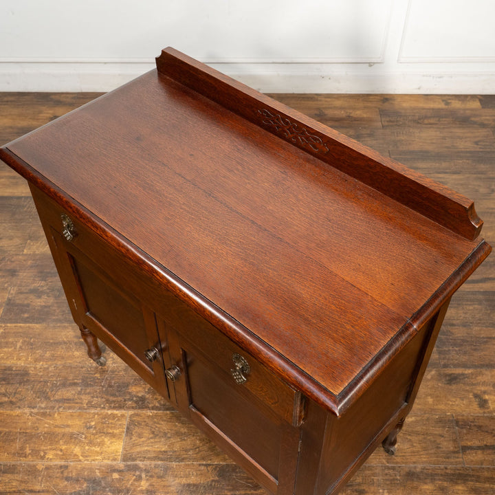 モダンなデザインのハンドルがアクセント キャスター付き サイドボード /25G