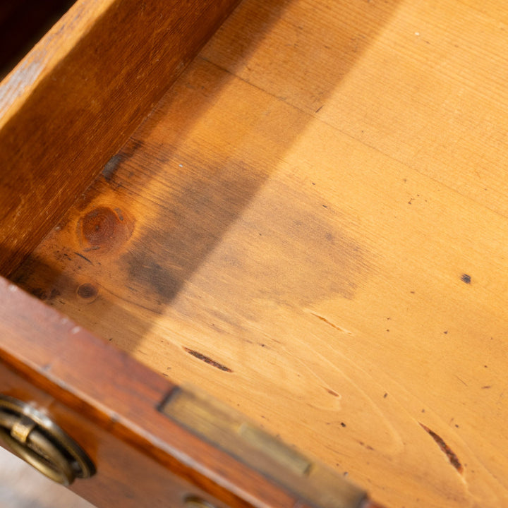 どっしりとした重厚なフォルムにリングハンドルが上品 レザートップ ペデスタルデスク /25G