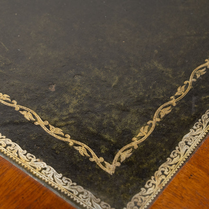 どっしりとした重厚なフォルムにリングハンドルが上品 レザートップ ペデスタルデスク /25G