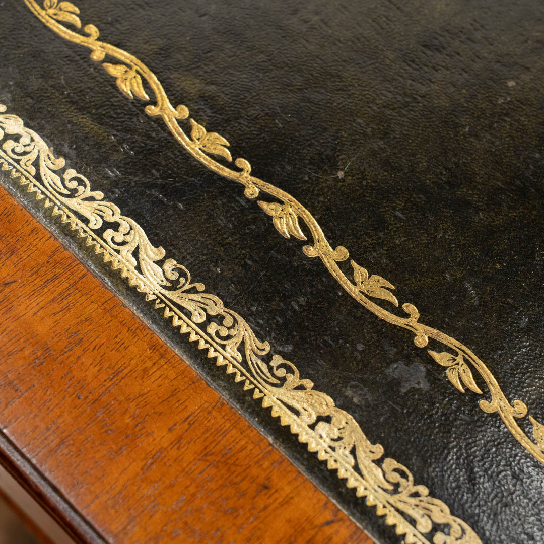 どっしりとした重厚なフォルムにリングハンドルが上品 レザートップ ペデスタルデスク /25G