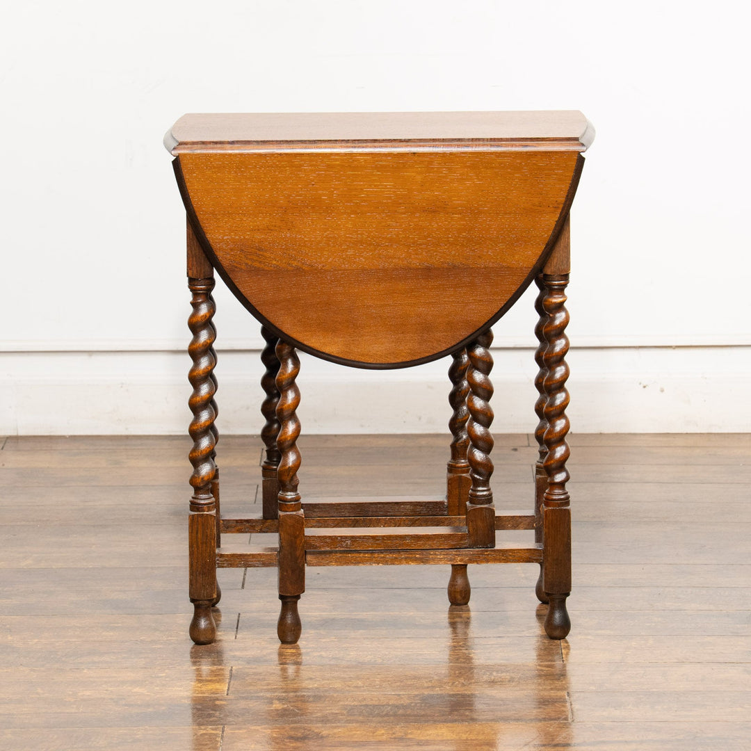 オーク材の虎斑模様や優美なツイストレッグが魅力 ゲートレッグ 折りたたみテーブル /25G-C