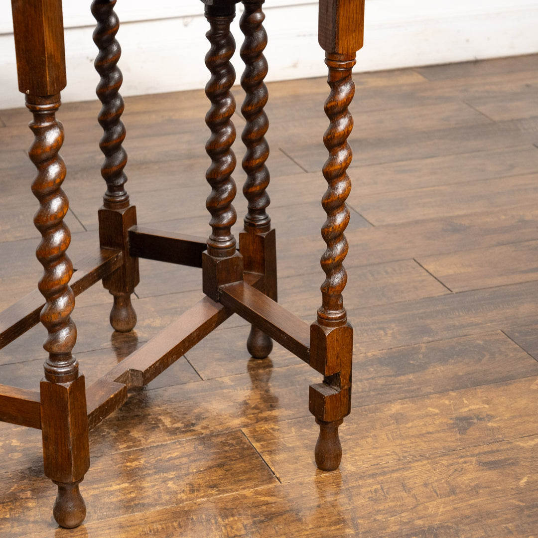 オーク材の虎斑模様や優美なツイストレッグが魅力 ゲートレッグ 折りたたみテーブル /25G-C