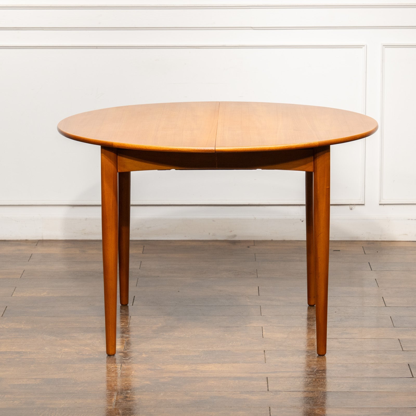 北欧らしいシンプルですっきりとしたデザイン エクステンション