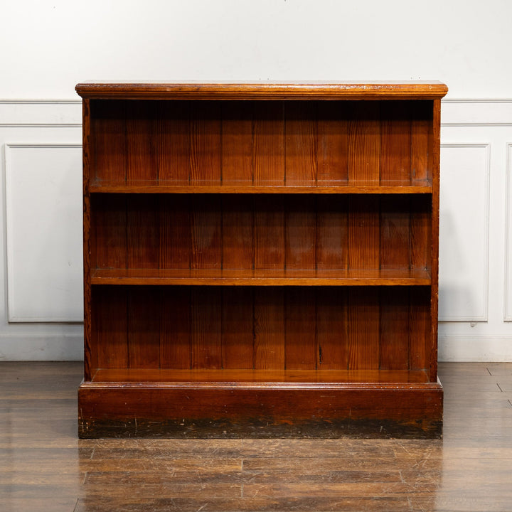 パイン材の木目が映えるシンプルなデザイン ブックシェルフ /25G