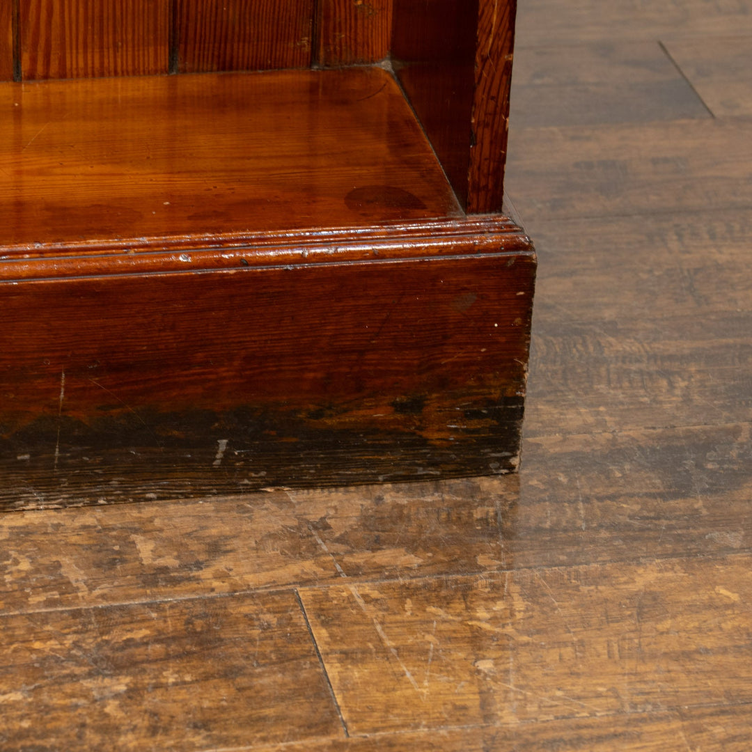 パイン材の木目が映えるシンプルなデザイン ブックシェルフ /25G