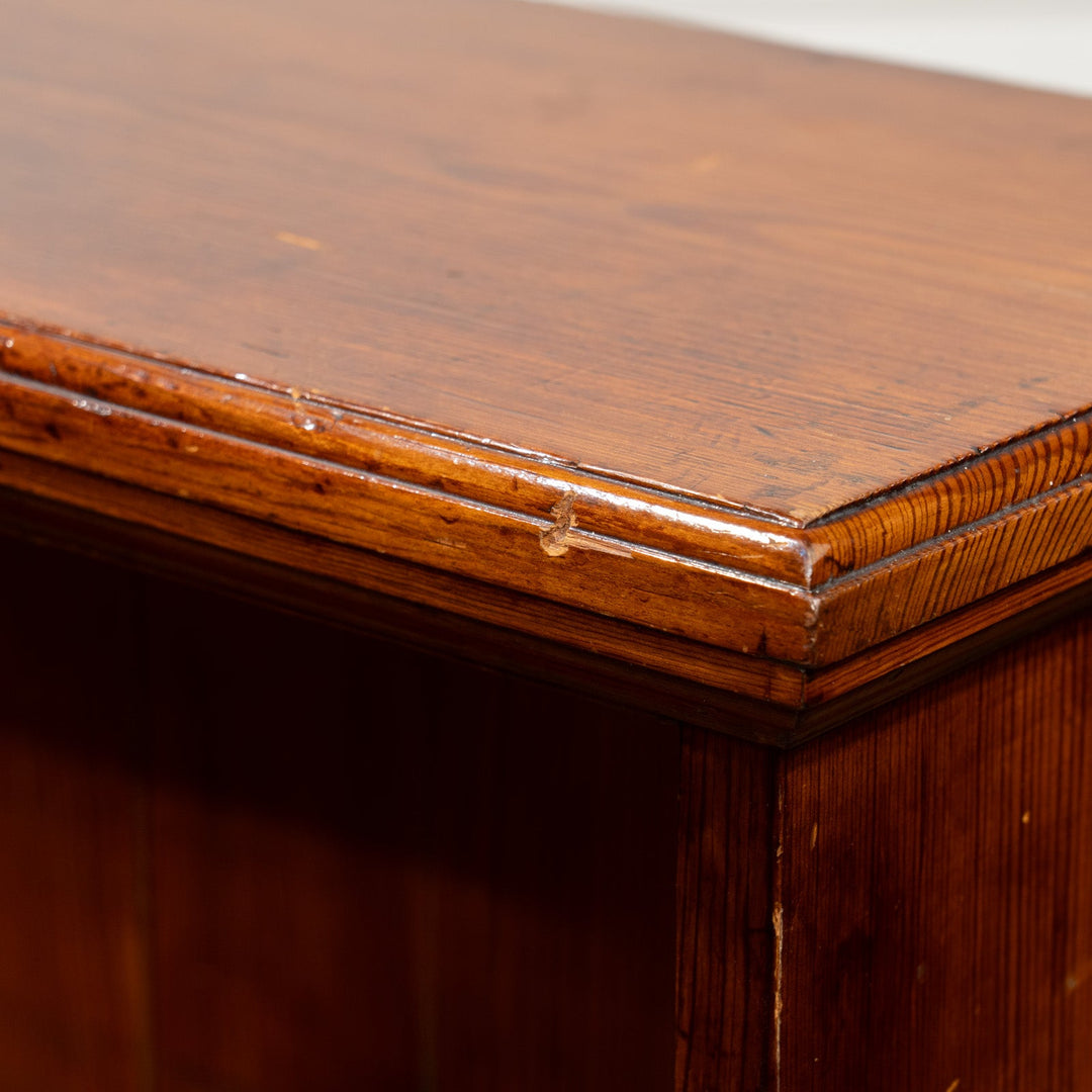 パイン材の木目が映えるシンプルなデザイン ブックシェルフ /25G