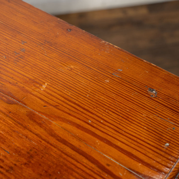 パイン材の木目が映えるシンプルなデザイン ブックシェルフ /25G