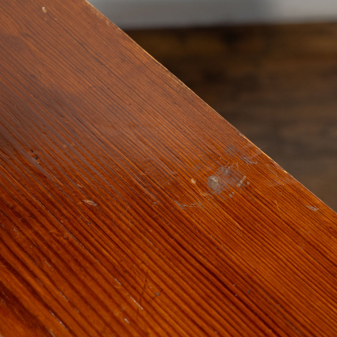 パイン材の木目が映えるシンプルなデザイン ブックシェルフ /25G