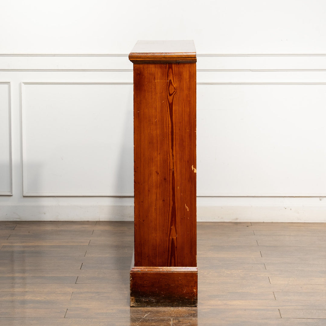 パイン材の木目が映えるシンプルなデザイン ブックシェルフ /25G