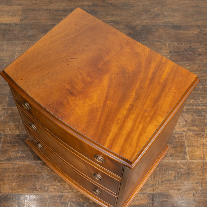 ブラケットフィートが支えるクラシカルで美しいフォルム ウォールナット 3段 スモールチェスト /25G