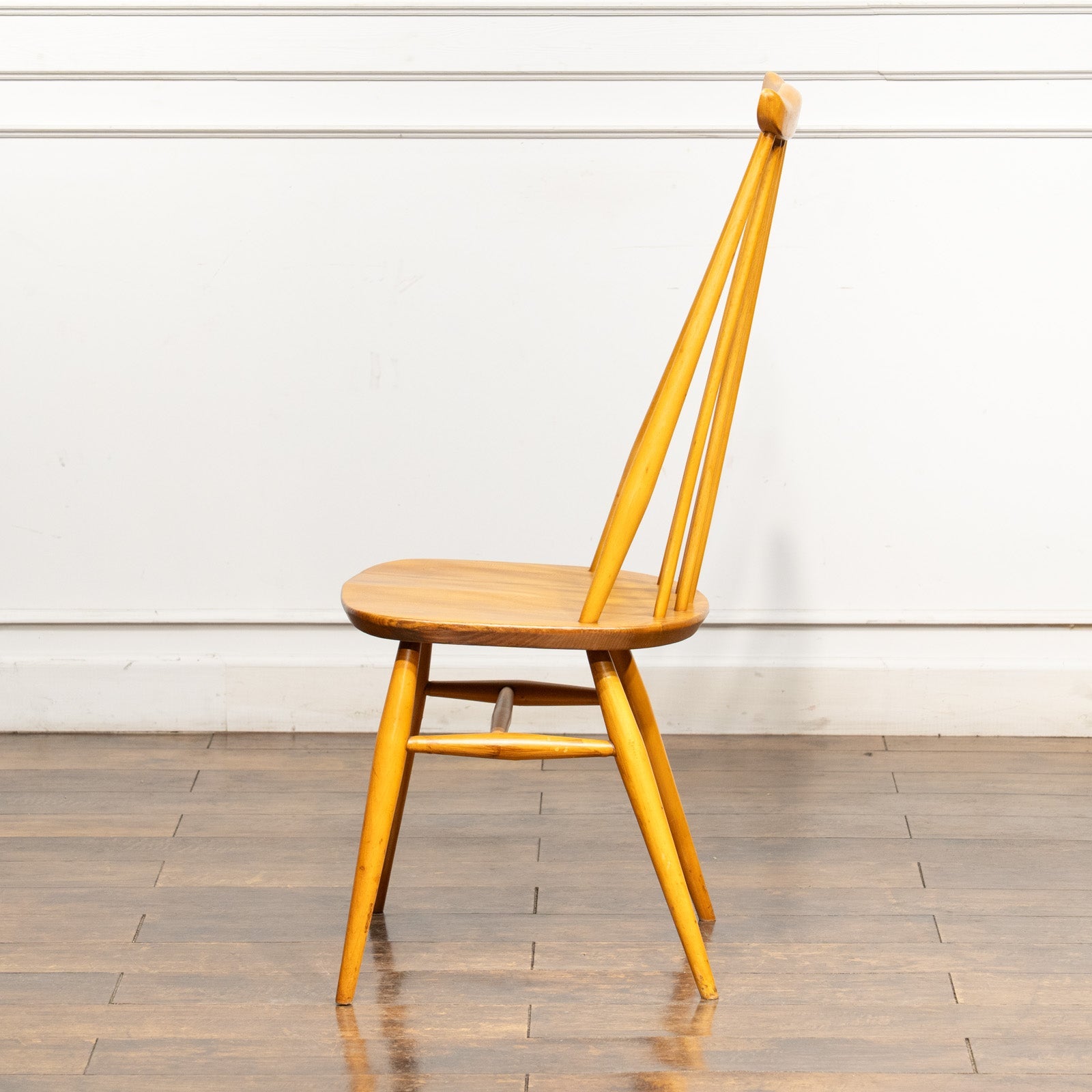 英国【ERCOL アーコール】洗練された佇まい ウインザー ゴールドスミス
