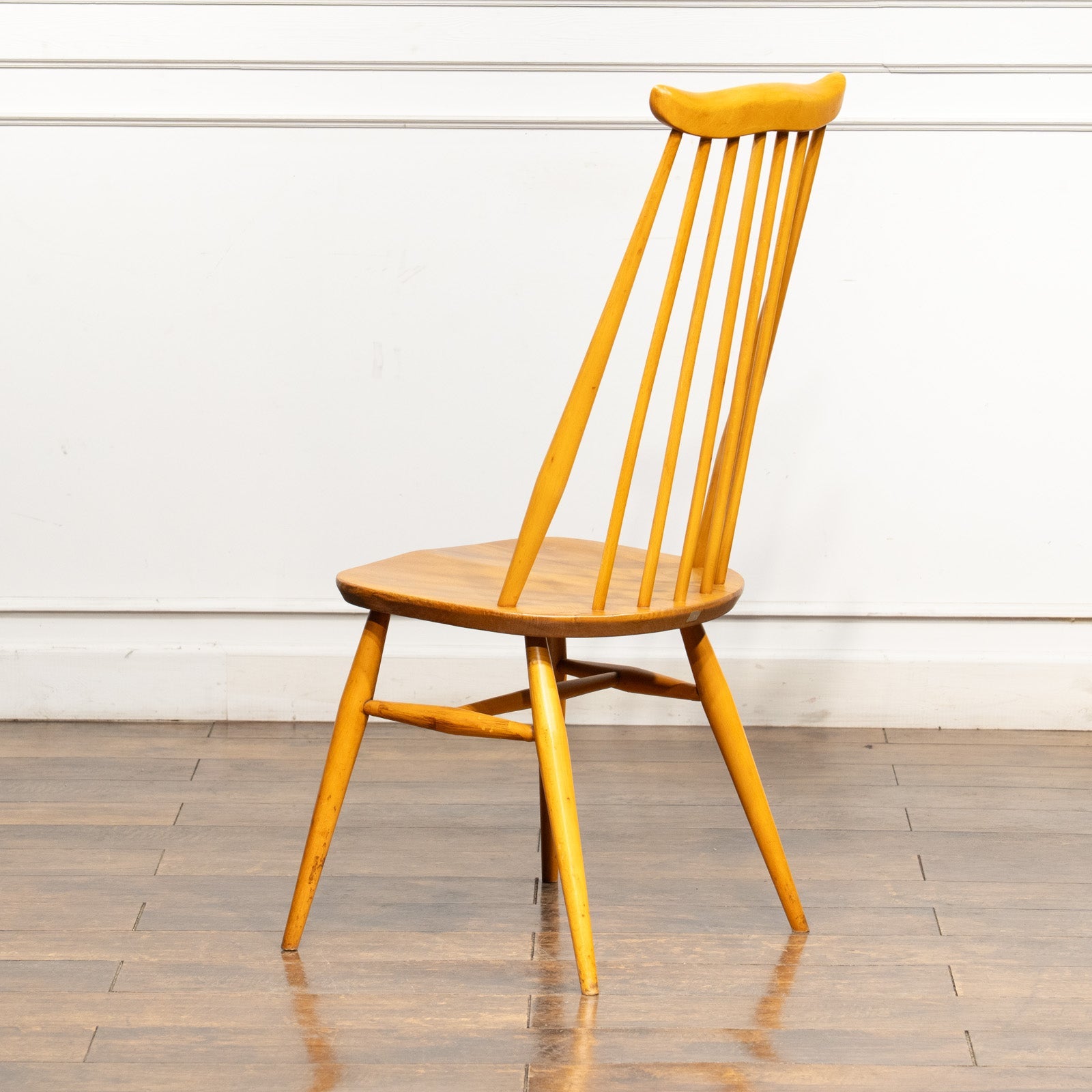 英国【ERCOL アーコール】洗練された佇まい ウインザー ゴールドスミス