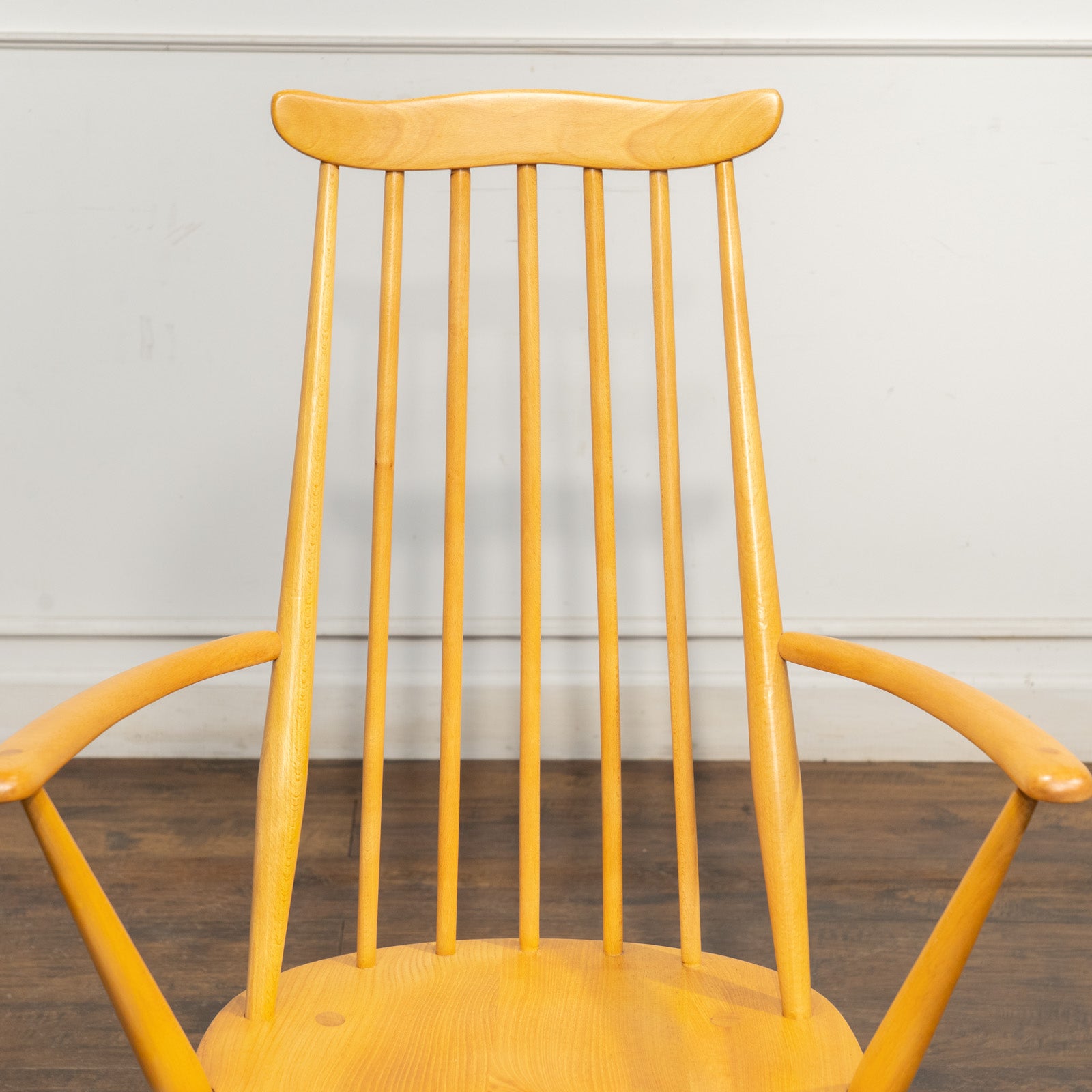 英国【ERCOL アーコール】スラッとしたハイバックが特徴的 ウィンザー