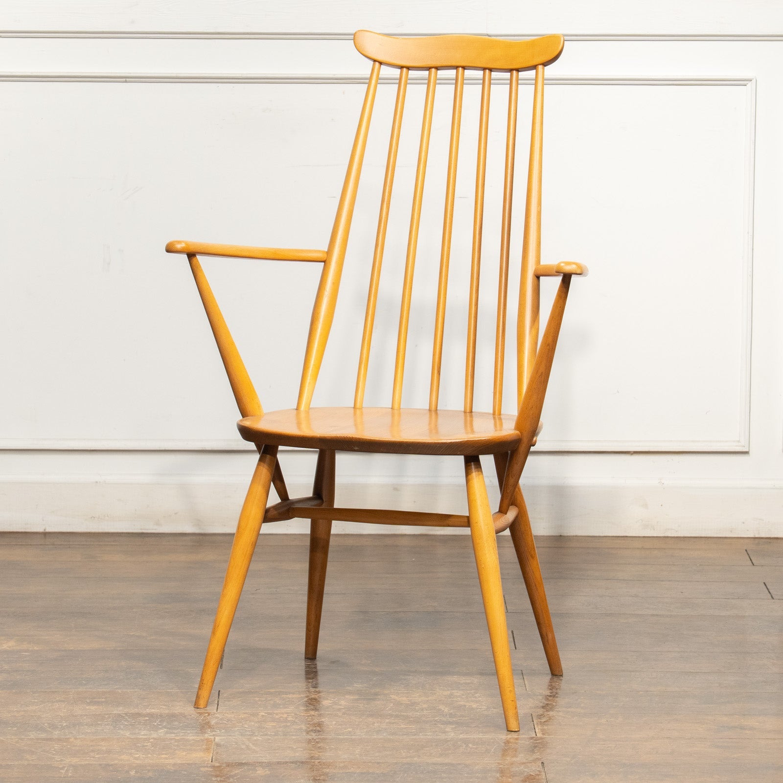 英国【ERCOL アーコール】スラッとしたハイバックが特徴的 ウィンザー