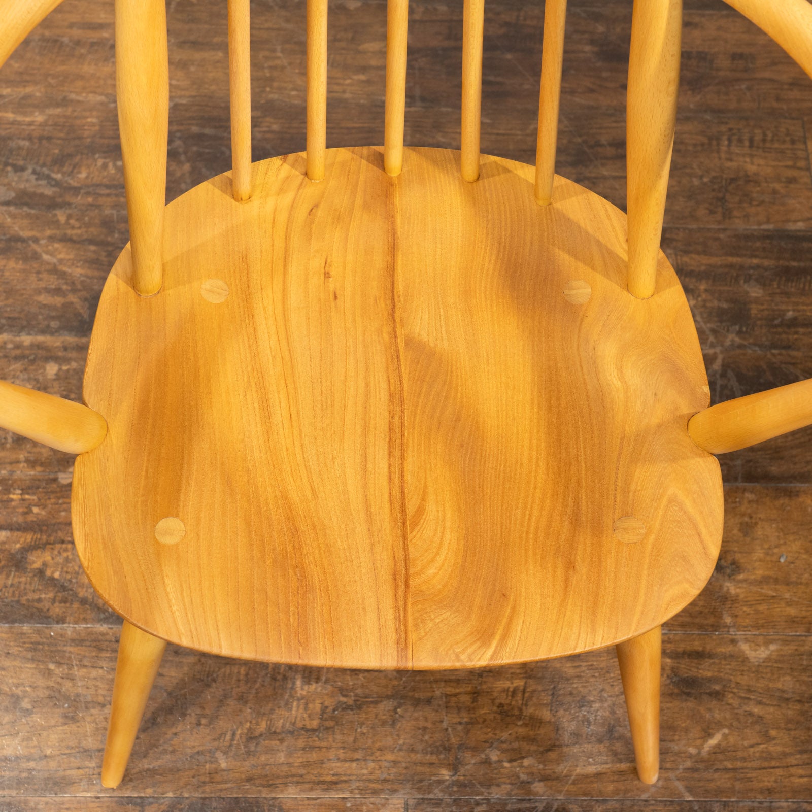 英国【ERCOL アーコール】スラッとしたハイバックが特徴的 ウィンザー