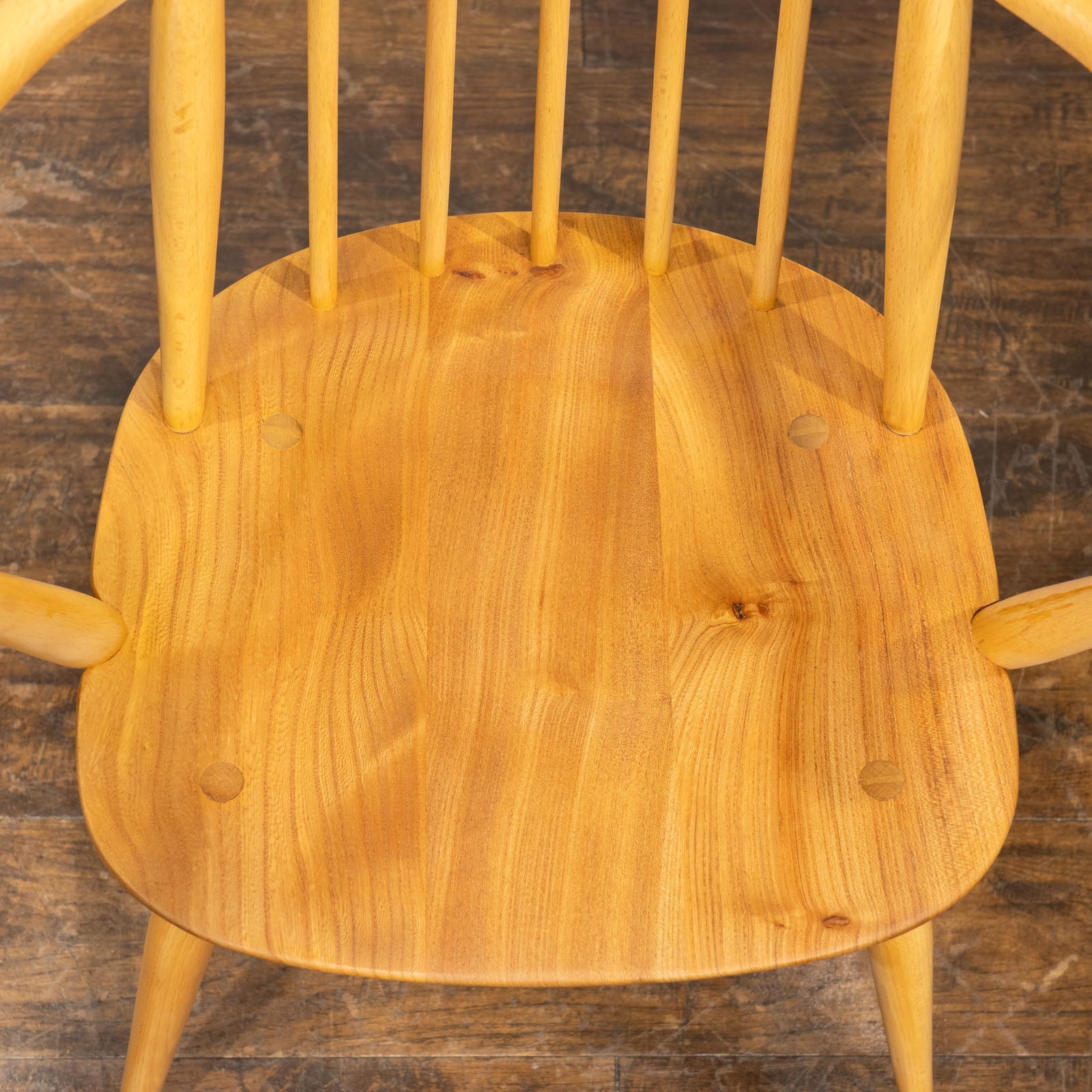 英国【ERCOL アーコール】スラッとしたハイバックが特徴的 ウィンザー